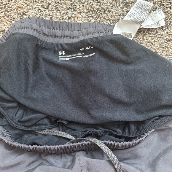 Under Armour athletic shorts with pockets! - Picture 3 of 3